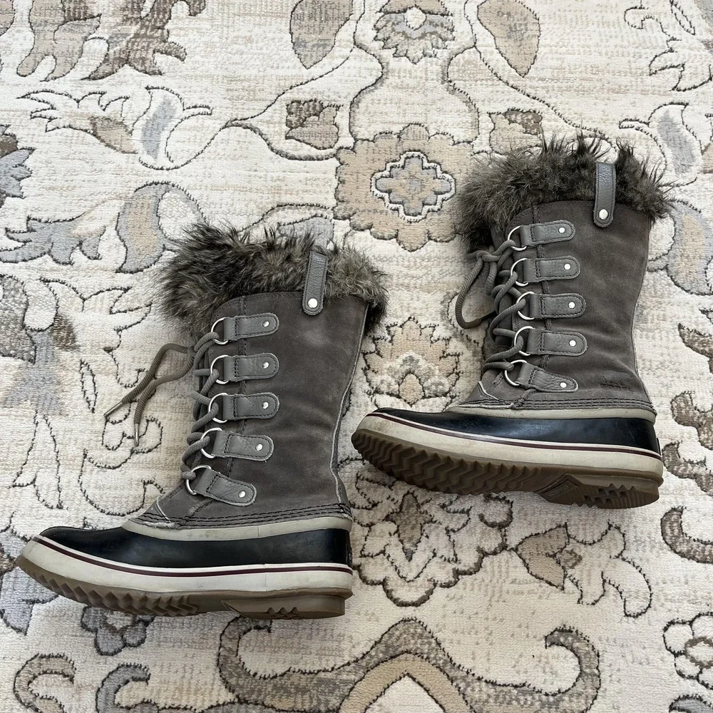 Sorel Joan Of‎ Arctic Boots Womens Size 7 Gray Waterproof Faux Fur Snow Winter